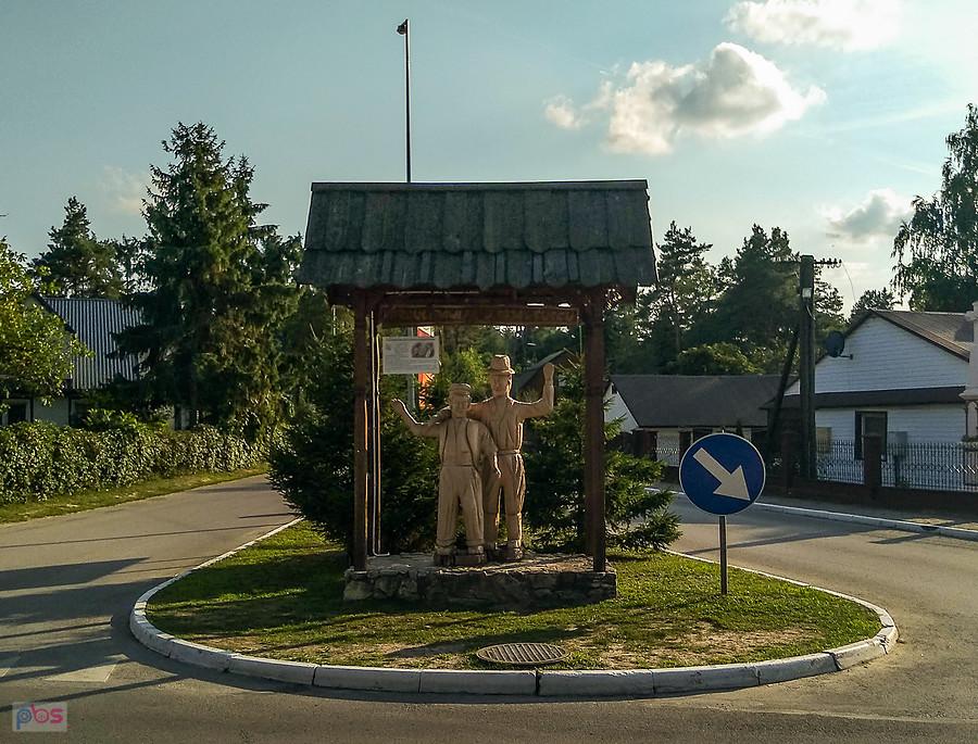 Pomnik Kargula i Pawlaka w Suścu