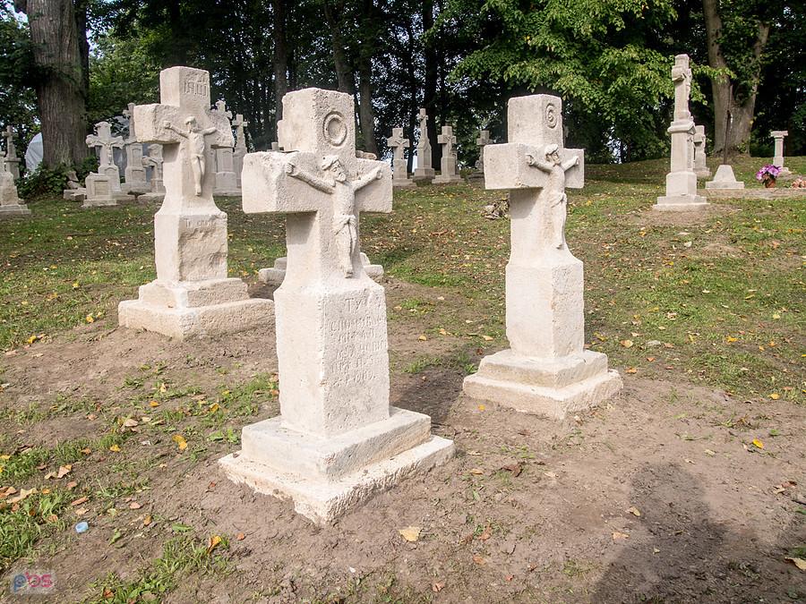 Na cmentarzu w Radrużu