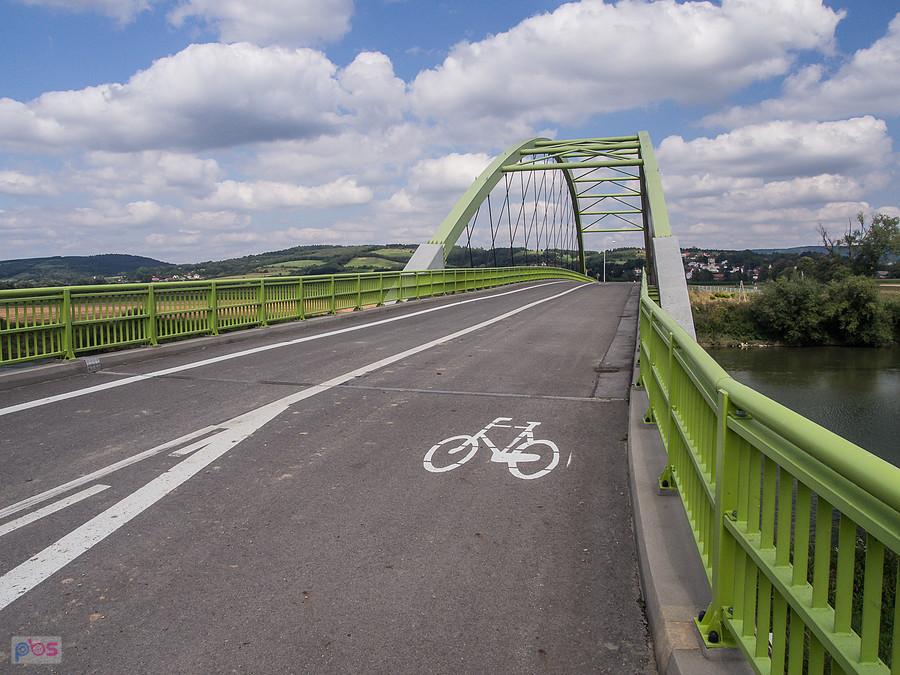 Połowa mostu to droga rowerowa
