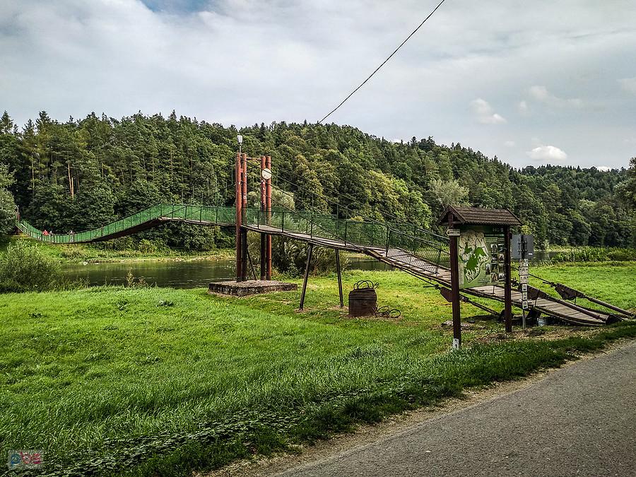 Kładka piesza na wysokości Wybrzeża koło Dubiecka