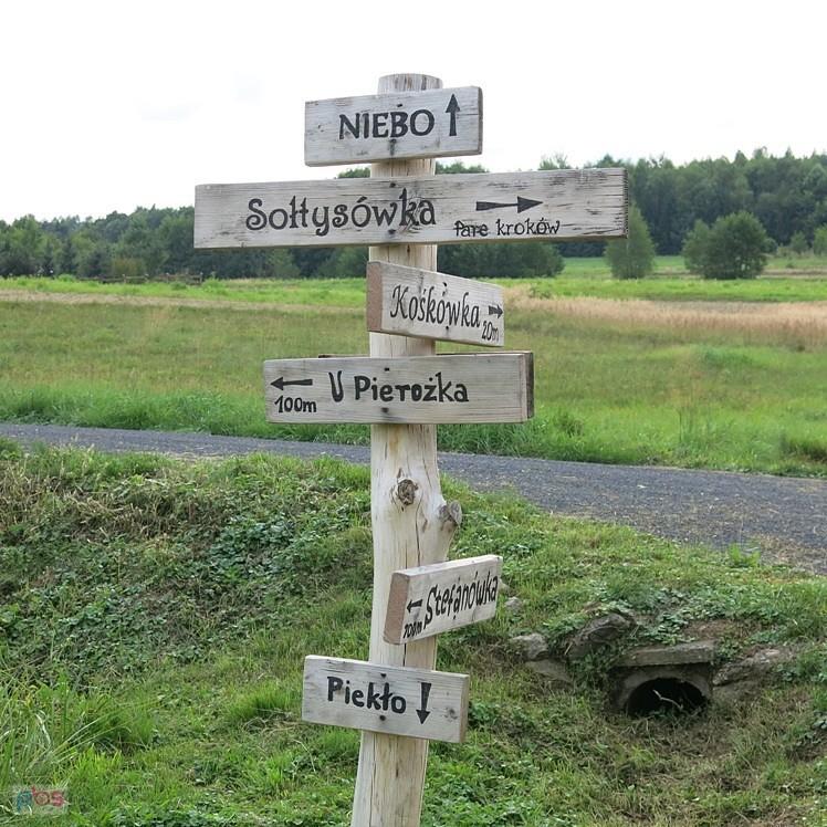 Oznakowania we wsi Słonne