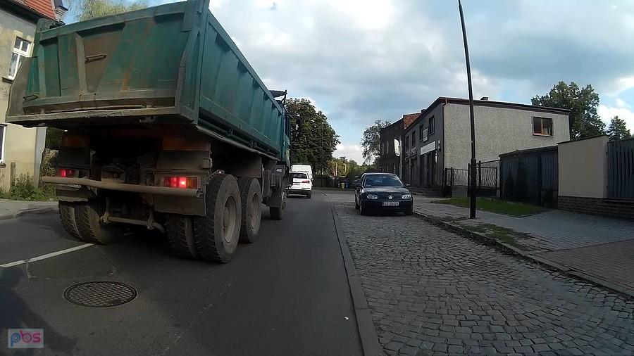 Trochę za blisko przejechał...
