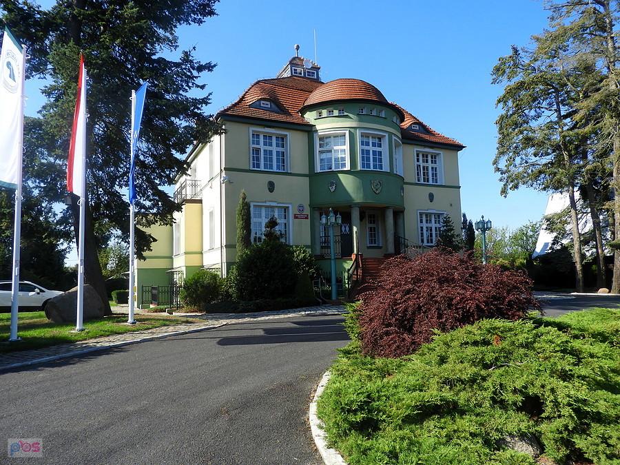 Zalesie - pałac z 1910 r. obecnie Nadleśnictwo Trzebież.