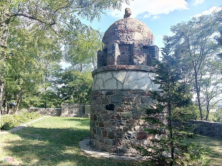 Rotunda na terenie cmentarza