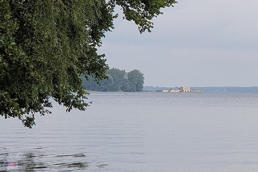 W oddali torpedownia z okresu ll wojny światowej