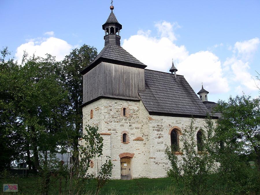 Kościół św. Mikołaja z XVII w. -1,5 km za Przyrowem