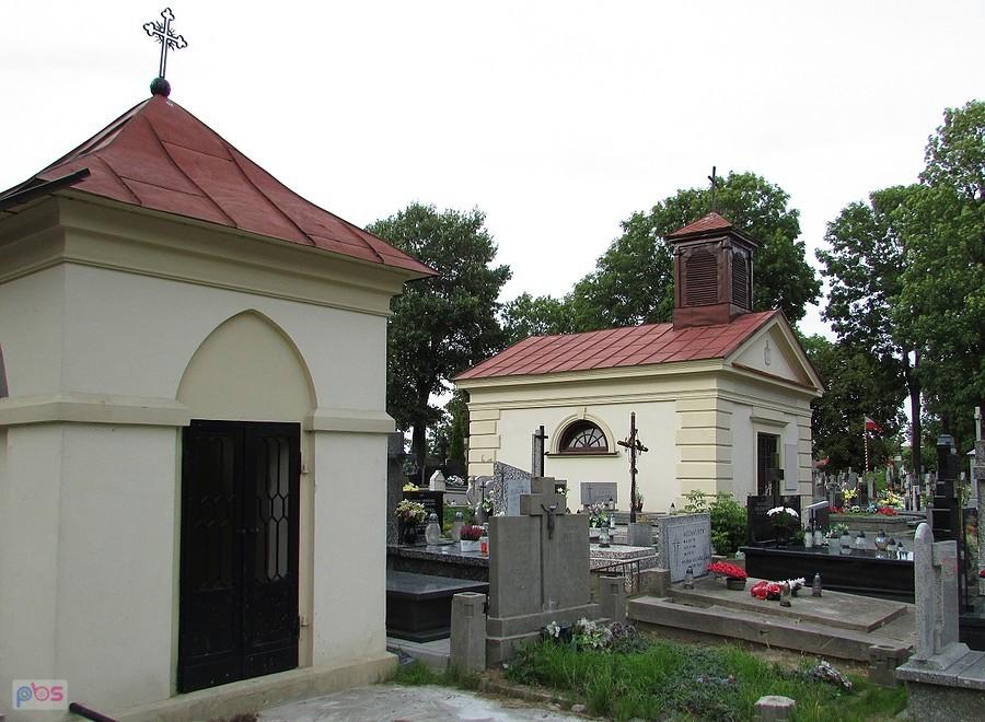 Sochaczew - kaplica grobowa gen. Jana Kapistrana Tomickiego, uczestniaka kampanii napoleońskich i Powstania Listopadowego