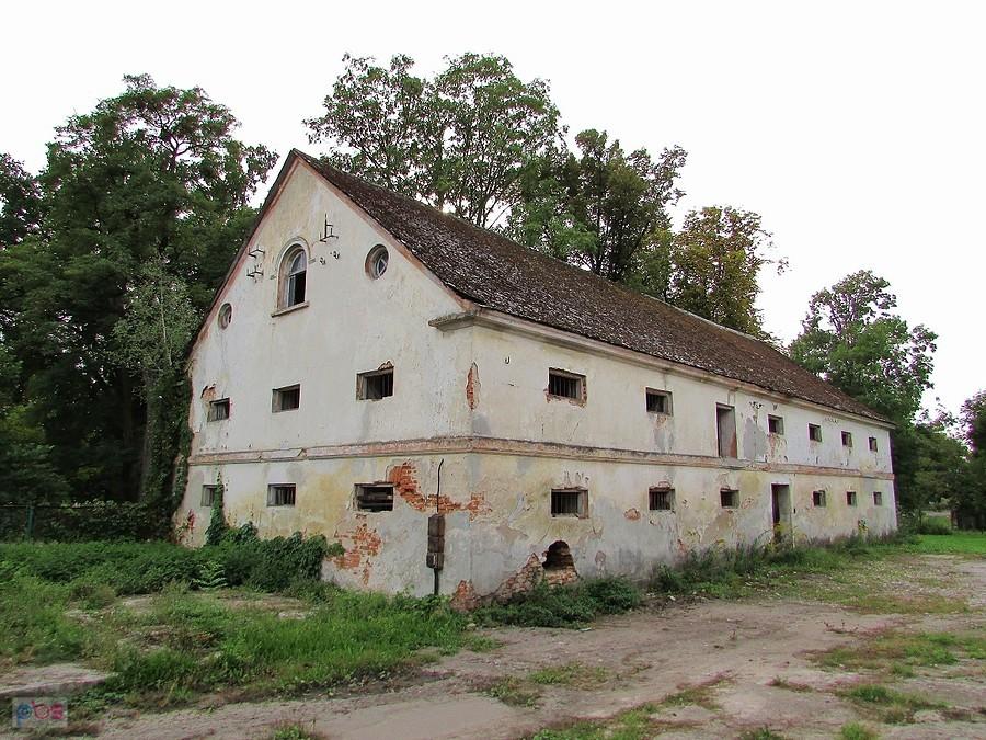 Spichlerz majątku Czerwonka