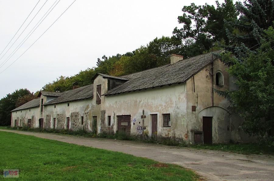 Czerwonka - budynek obory