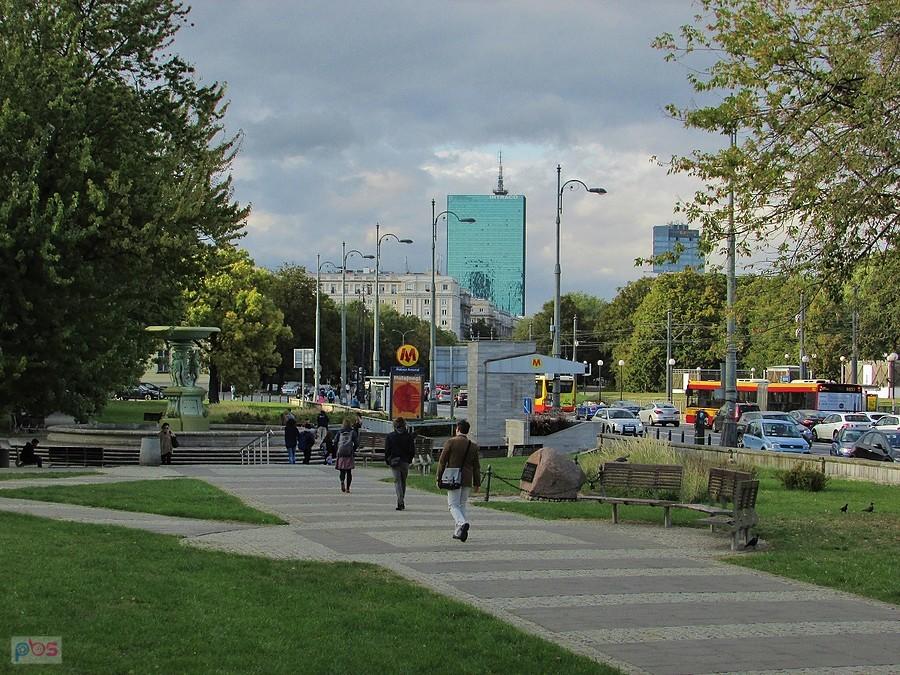 Skwer przy kinie Muranów
