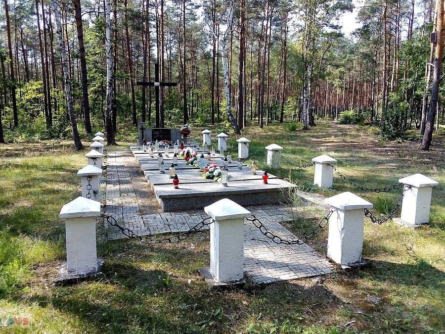 Miejsce pochowku osób rozstrzelanych przez hitlerowców. Tur