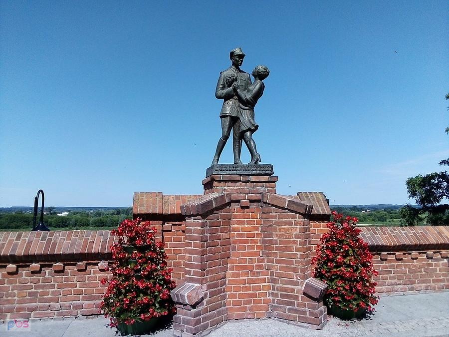 Pomnik ułana z dziewczyną