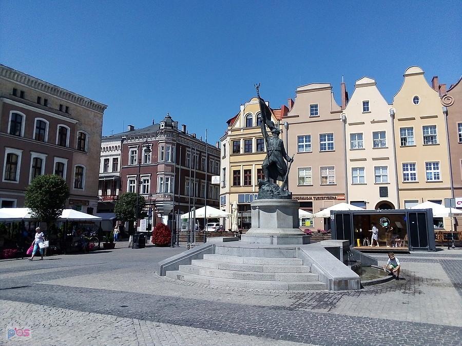 Starówka w Grudziądzu. Pomnik Żołnierza Polskiego