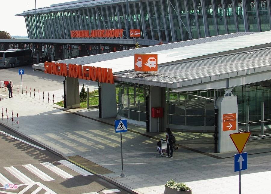 Lotniskowe terminale, autokarowy i kolejowy