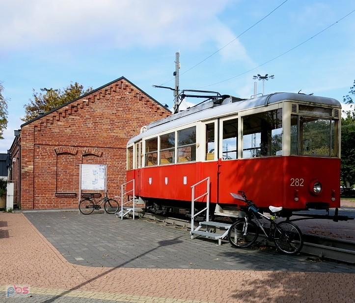 Zabytkowy tramwaj na Placu Kościuszki w Konstantynowie Łódzkim