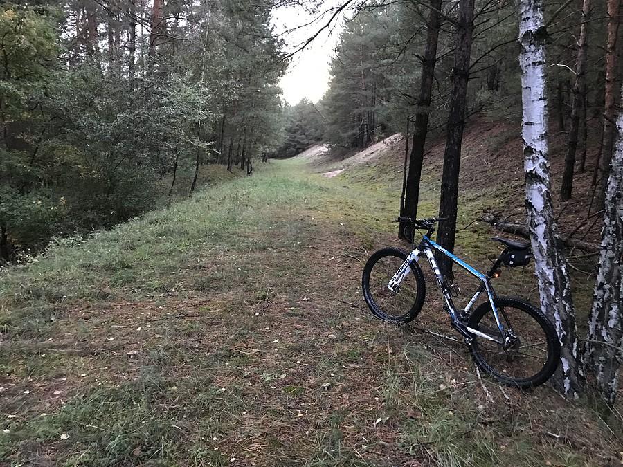 nasyp nieczynnej linii kolejowej nr 374 w okolicy Osucha