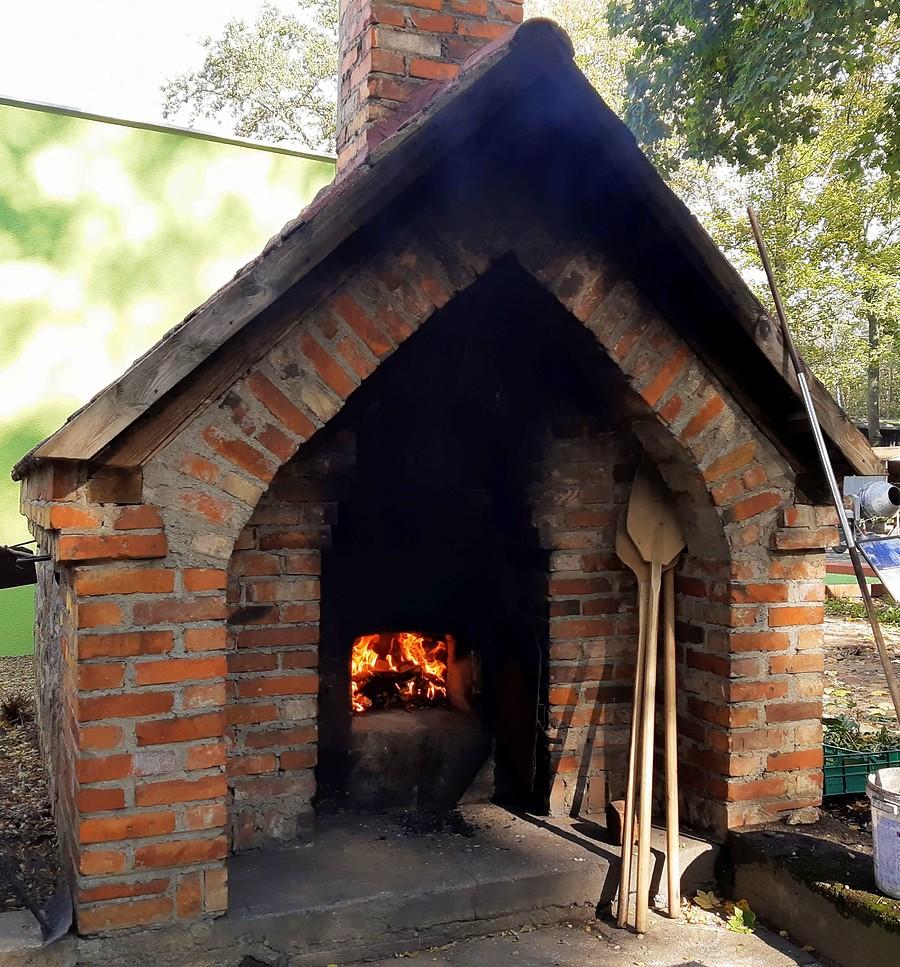 Piec do wypiekania chleba, pysznego zresztą - Muzem w Szreniawie