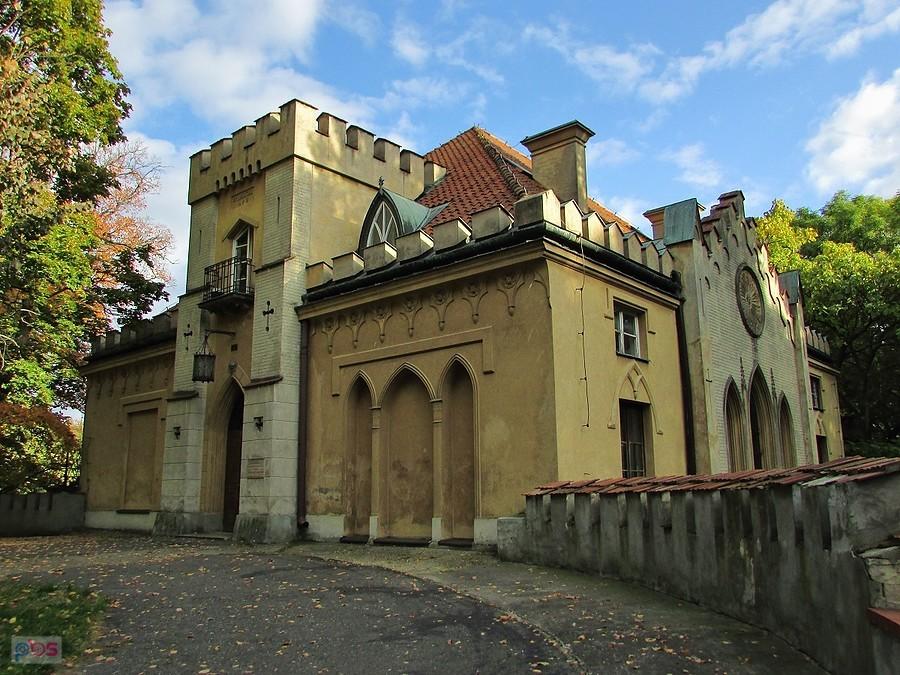 Pałacyk Szustra - widok od strony podjazdu