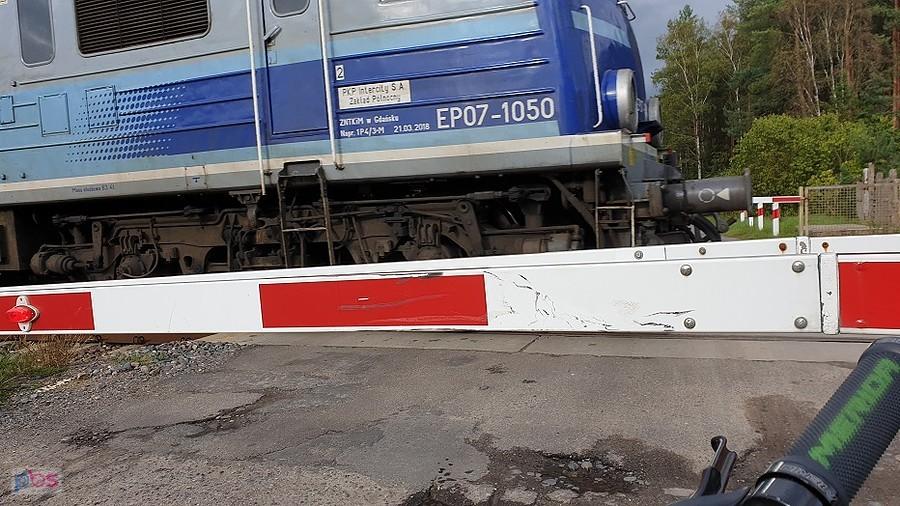 Przejazd PKP w kierunku Cisewa