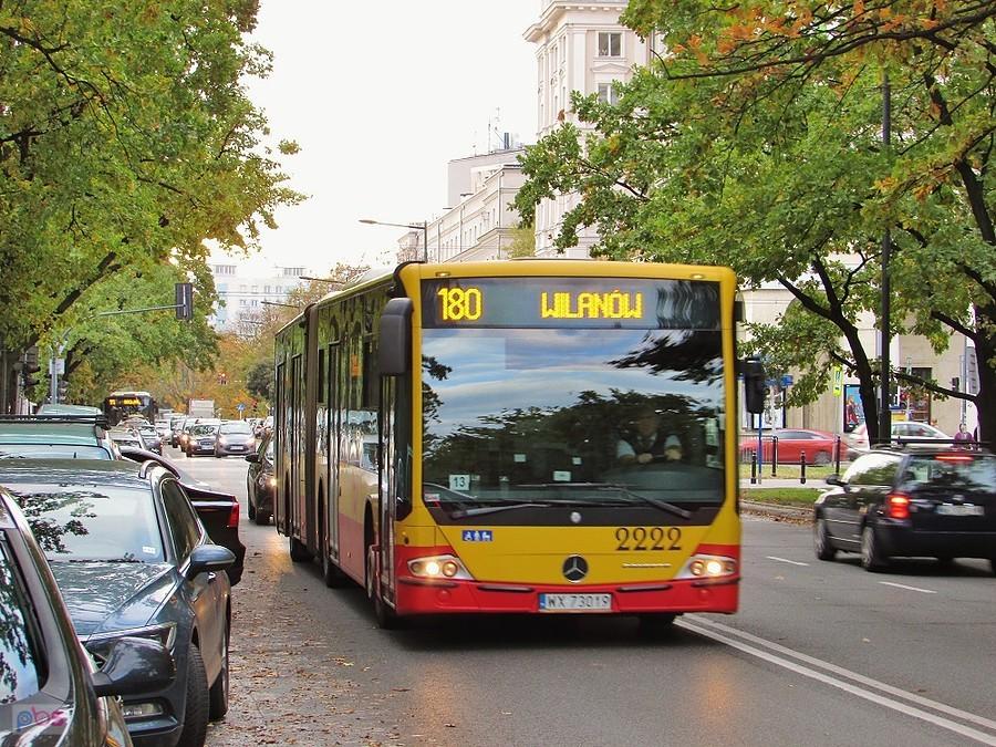 Cztery dwójki w numerze bocznym 180 na Świętojerskiej