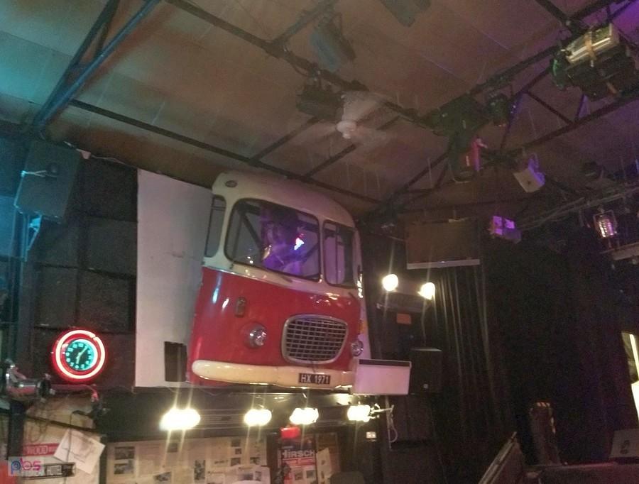 Old Timers Garage - autobus z słusznym numerem