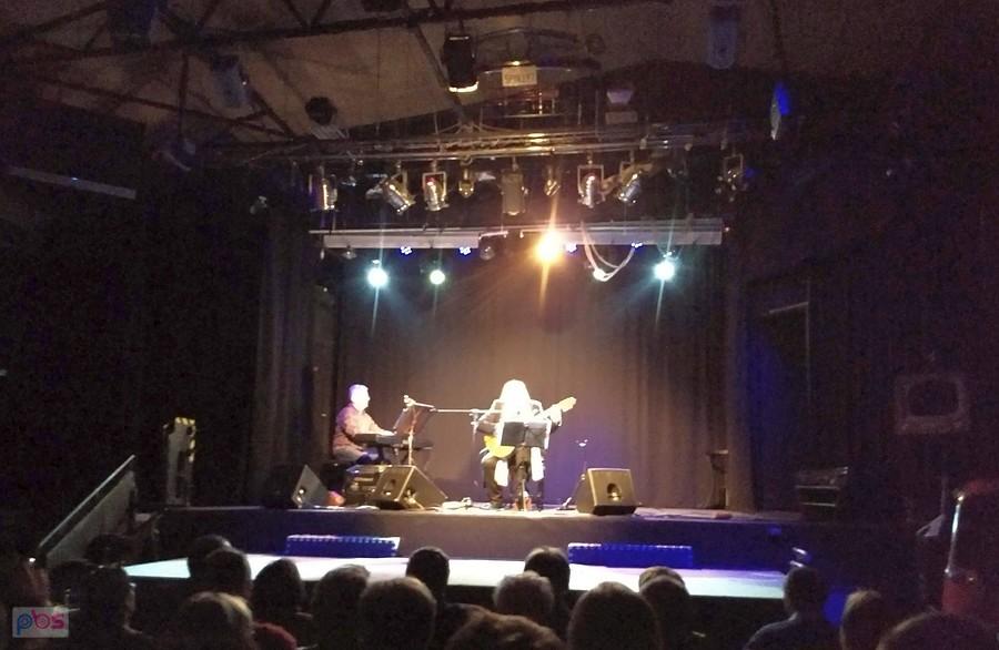Gitara , klawisze, głos