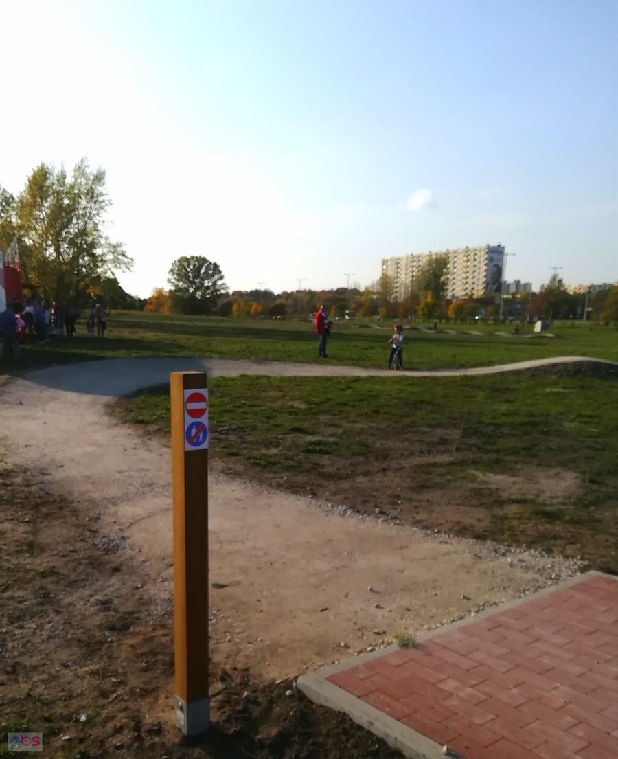 Znak 'jak byk' przy każdym możliwym wjeździe