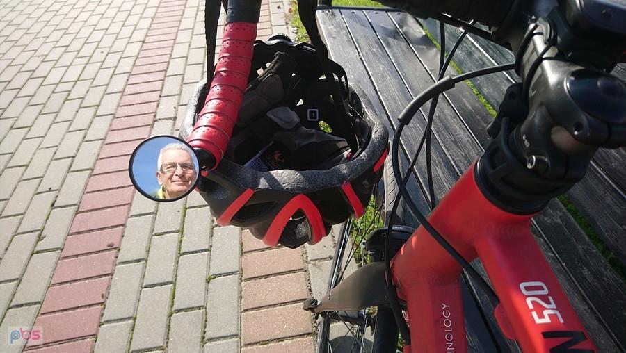 Selfie w rowerowym lusterku