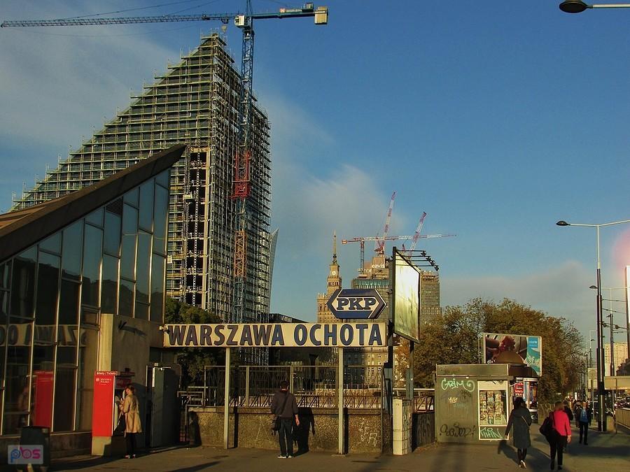 PKP Warszawa Ochota i nowy biurowiec Chmielna 89