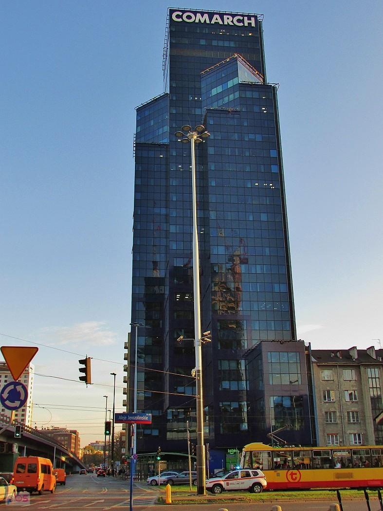 W Orco Tower przegląda się Varso Place