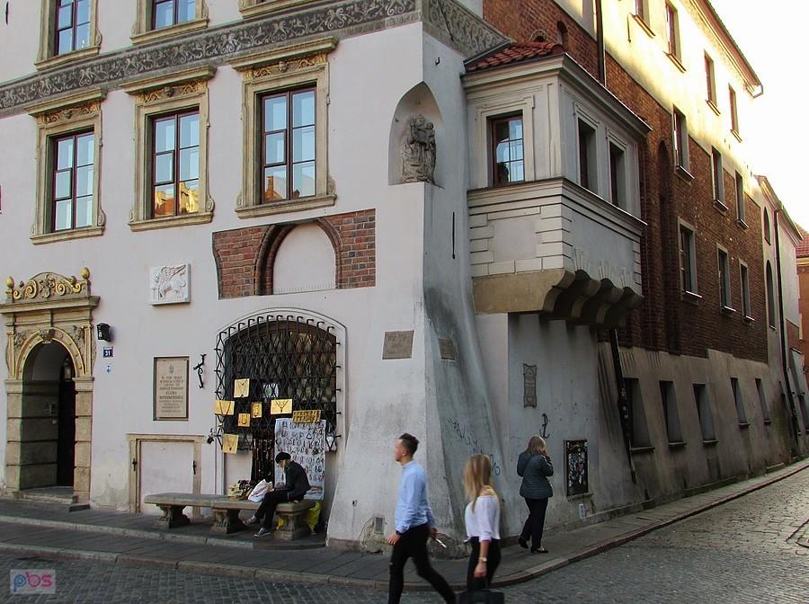 Na Rynku przy Wąskim Dunaju - kamienica pod św. Anną