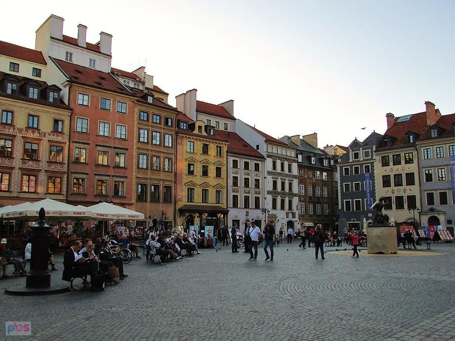 Syrenka i kamienice na stronie Kołłątaja