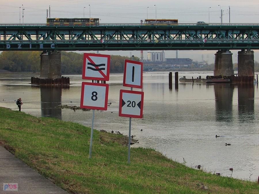 Znaki żeglugowe przy Moście Gdańskim