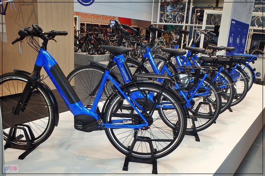 Ładne niebieskie elektryczne Gazelle