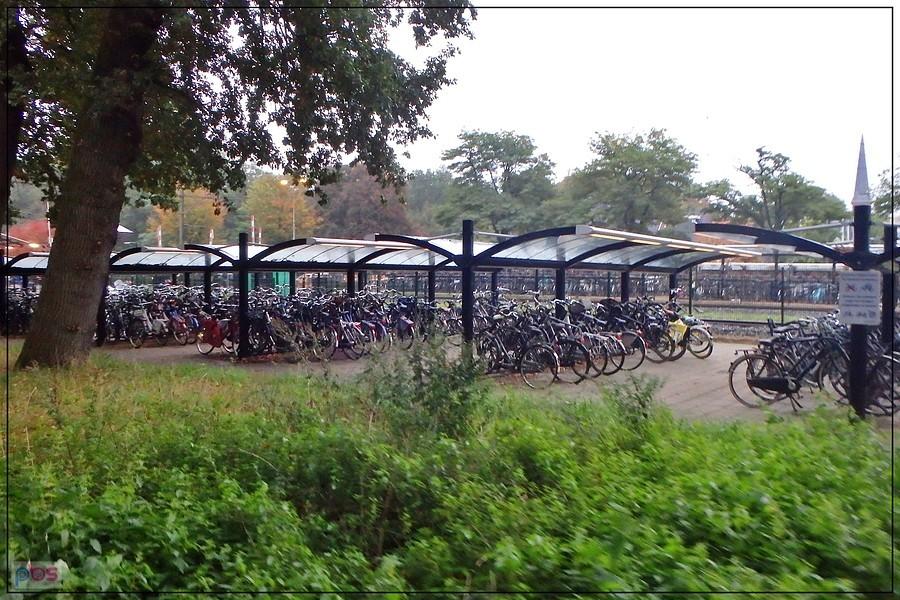 Parking rowerowy przy stacji kolejowej