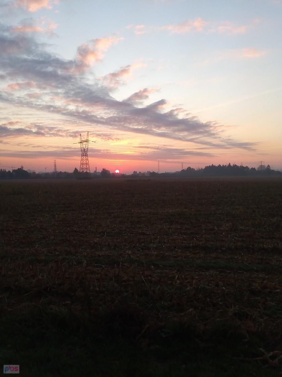 Wschodzi słońce