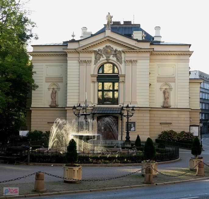 Przed Teatrem Polskim - Bielsko-Biała