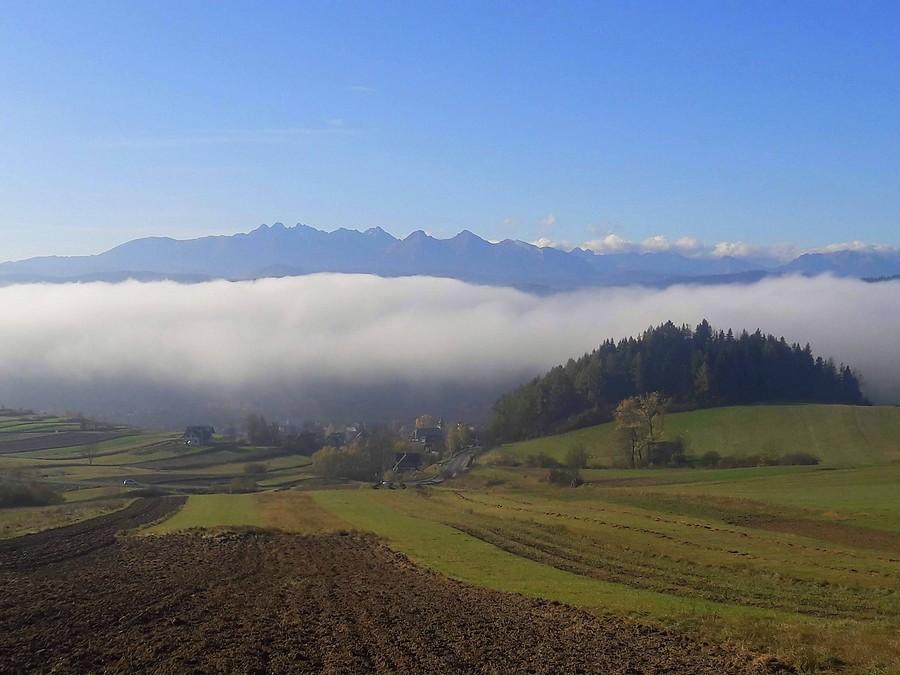 Tatry ponad pienińską mgłą.