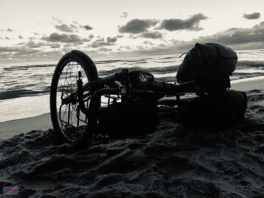 rower na brzegu