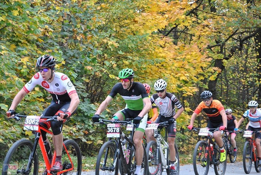 Po starcie. Konie z Poznania ciągną peleton:)