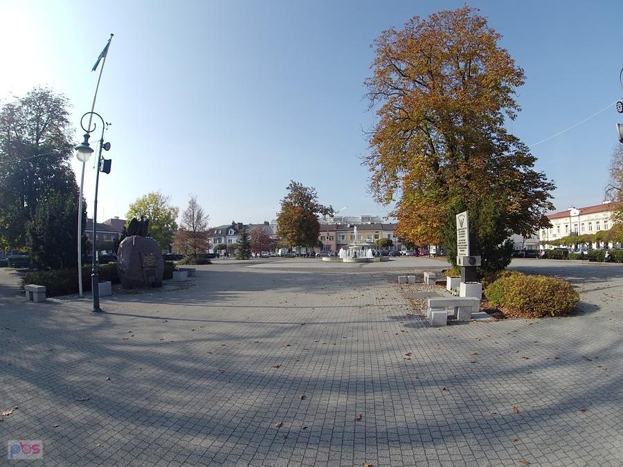 Błonie, rynek