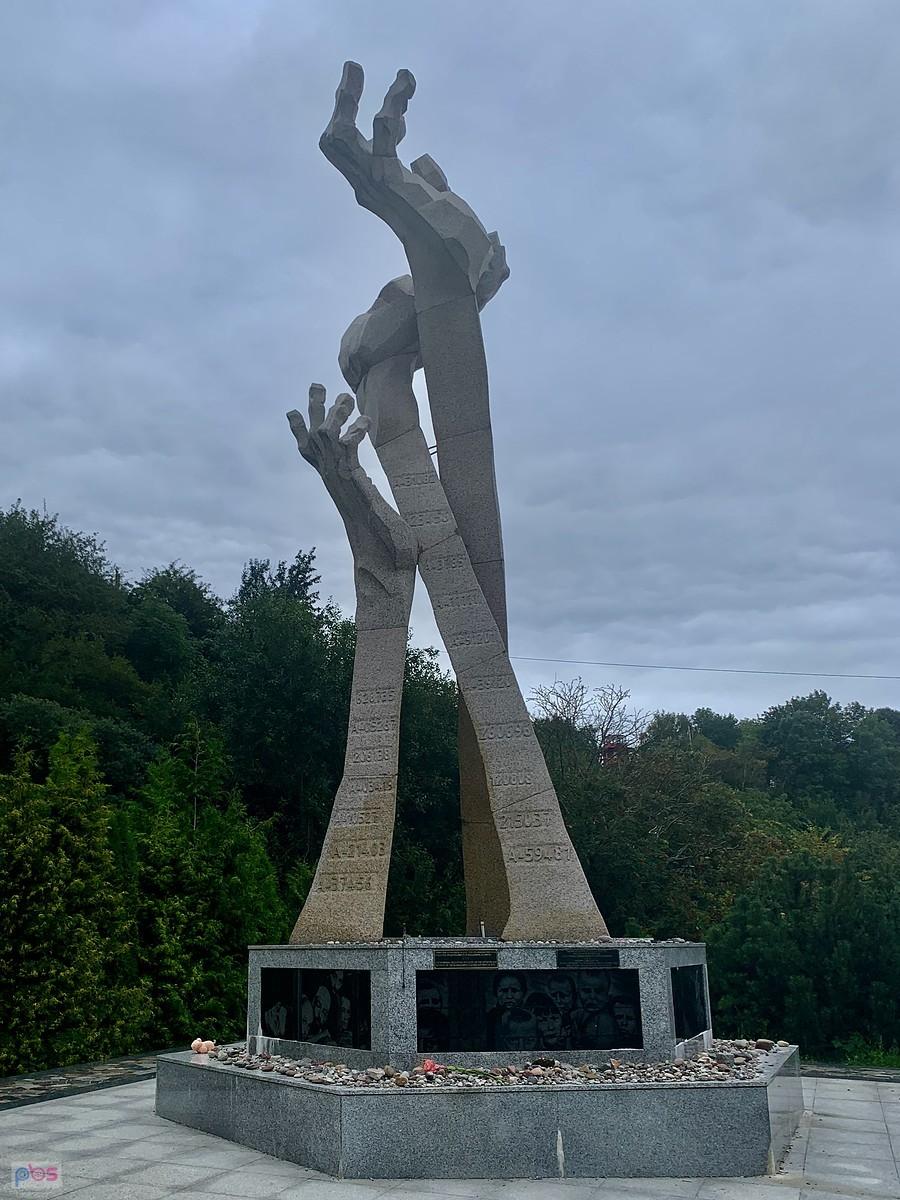pomnik kazni więzniów nad morzem