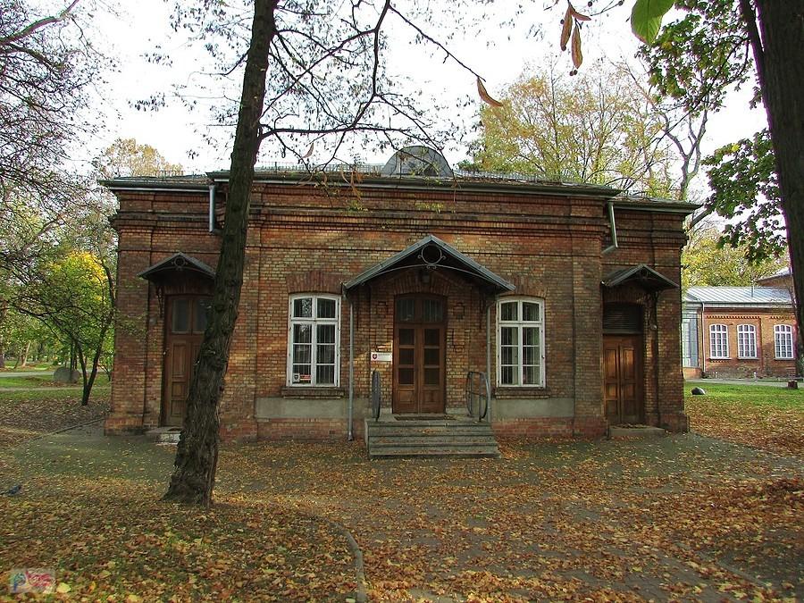 Jeden z budynków d. Szpitala Ujazdowskiego
