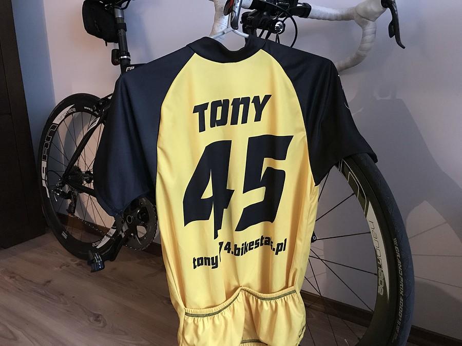 kolega sprezentował mi taką oto super spersonalizowaną koszulkę rowerową :)