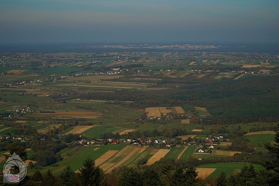 gdzies tam, przed smogiem, majaczą Starachowice