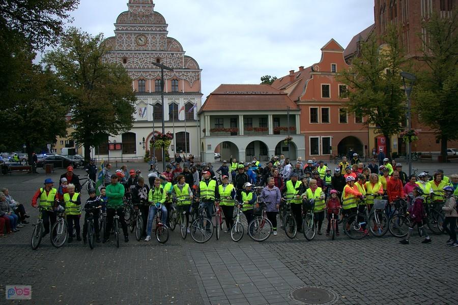 rowerzyści na Rynku Staromiejskim