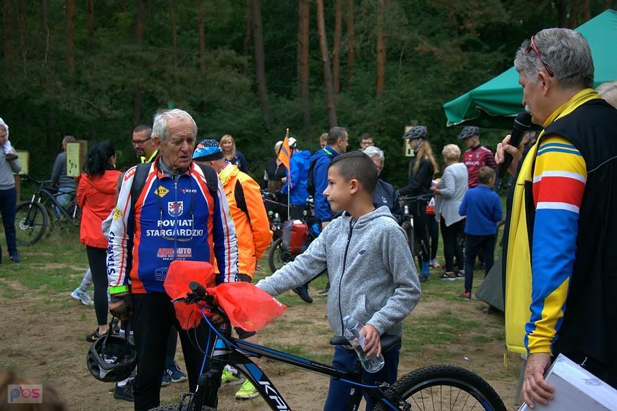 szczęśliwy zwycięzca losowania roweru