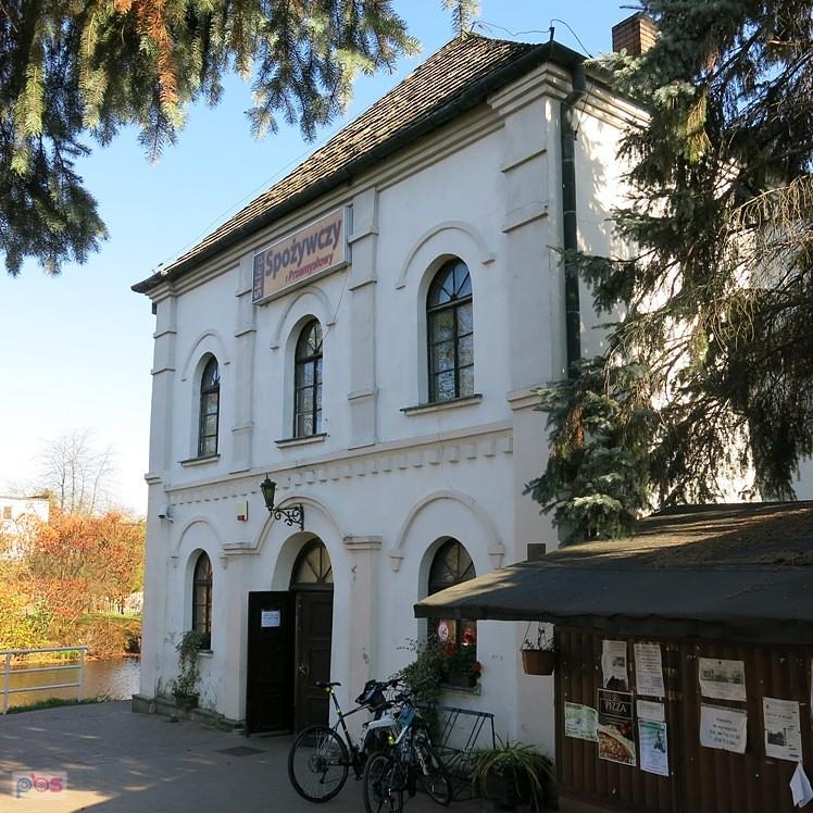 Dawna synagoga w Inowłodzu - dziś jest sklepem spożywczym