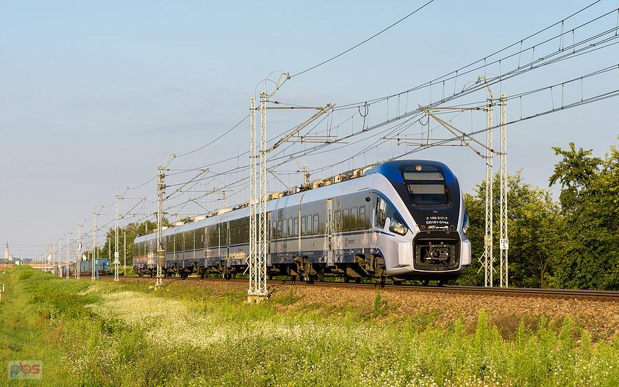 ED161-014 z poc. IC 1713 "konopnicka" relacji: Warszawa Wschodnia - Zielona Góra mija Blachownię. Szlak: Częstochowa Gnaszyn - Blachownia, linia D29-61.