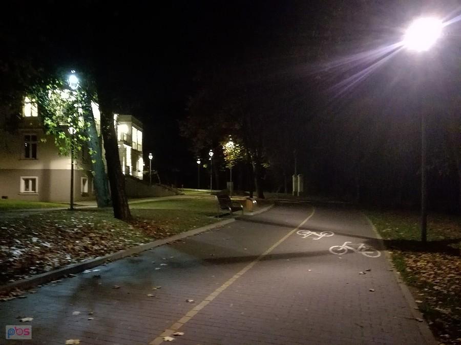 Nocny Konstancin- ścieżka wzdłuż Jeziorki
